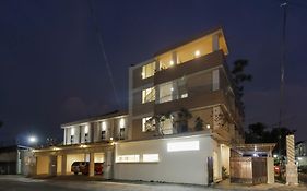 RedDoorz near Stadion Manahan Solo